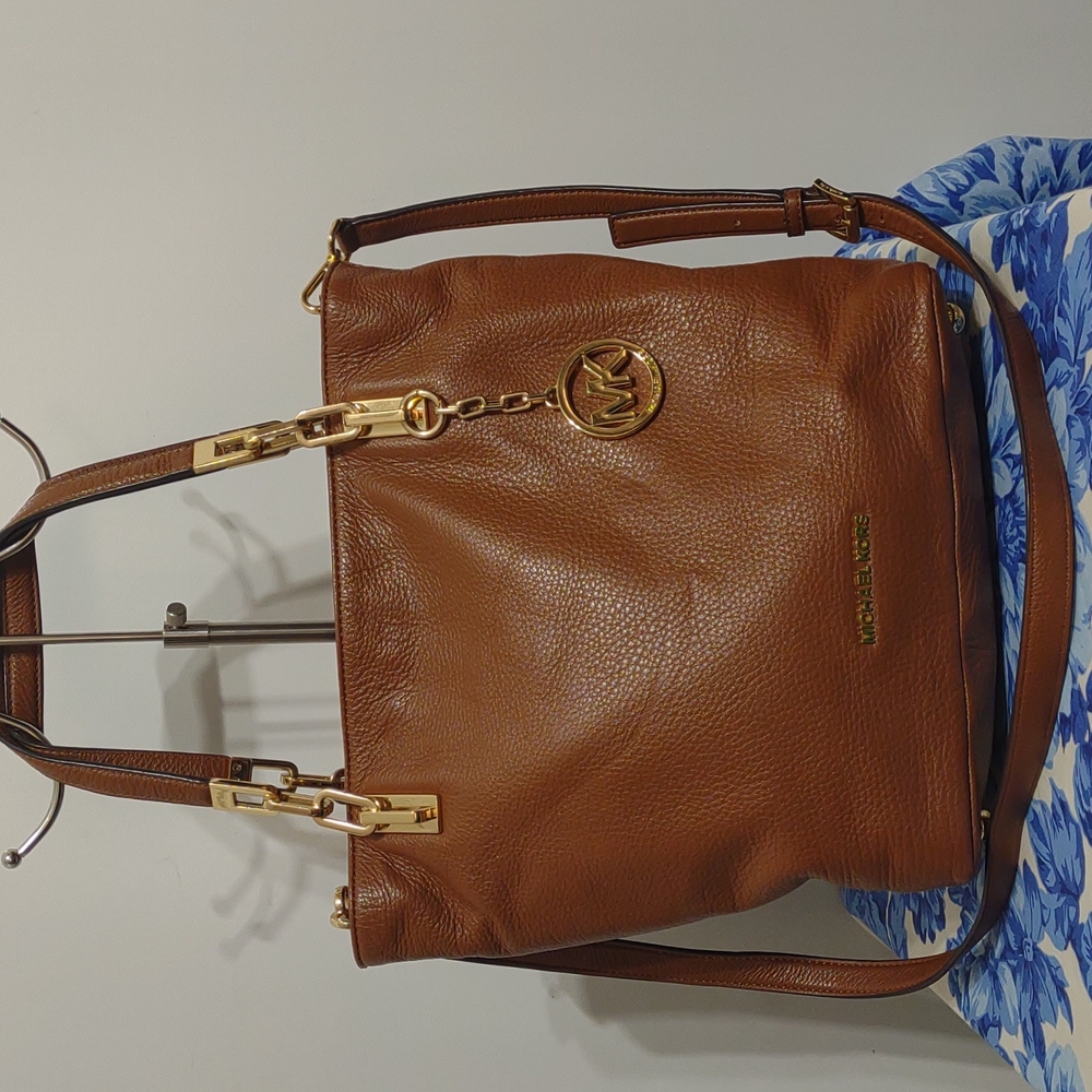 MICHAEL KORS TOTE/CROSSBODY IN EUC!